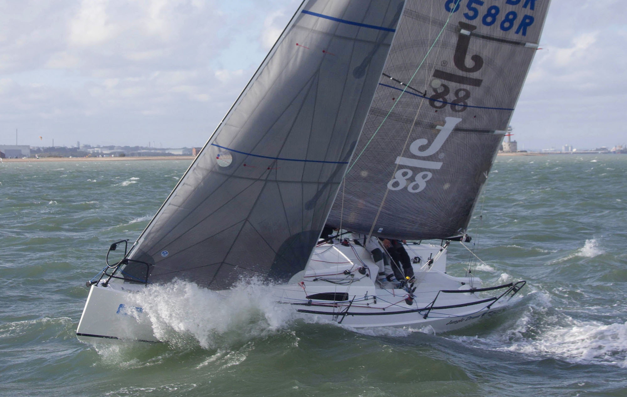 Mittelmann's Werft | J/88 – J/Boats legt nach. Ein trailerbarer Cruiser